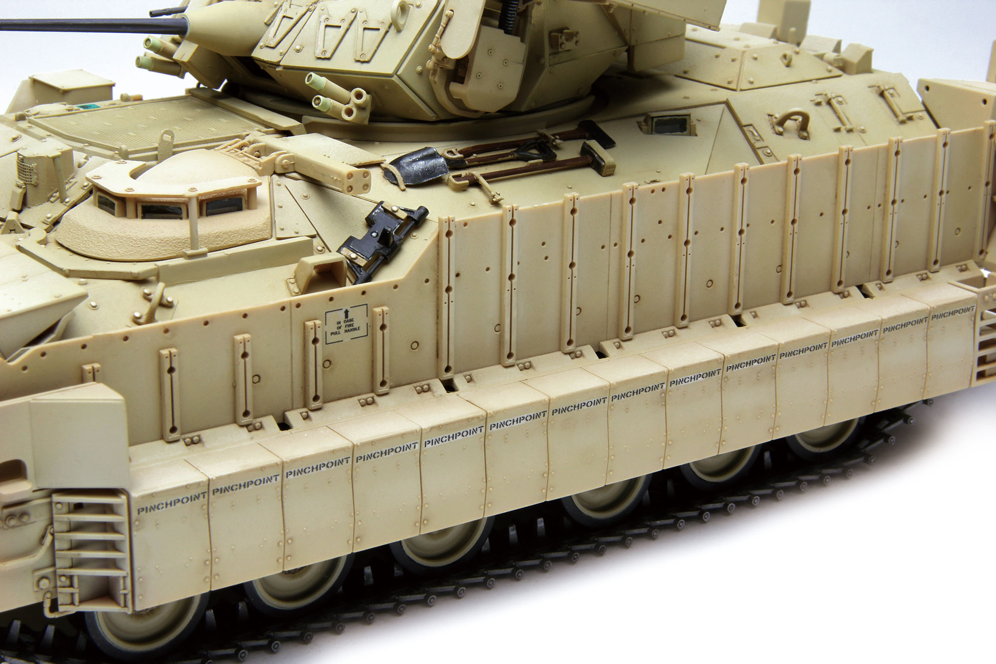 SS-004 U.S. Infantry Fighting Vehicle M2A3 Bradley (w/BUSK III) 1/35 Meng