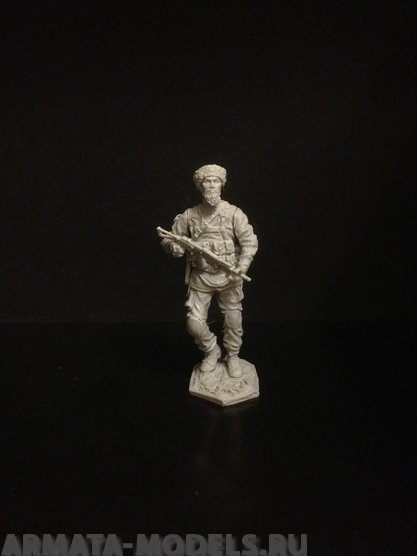 5017ТБ Боец в папахе с автоматом Три Богатыря