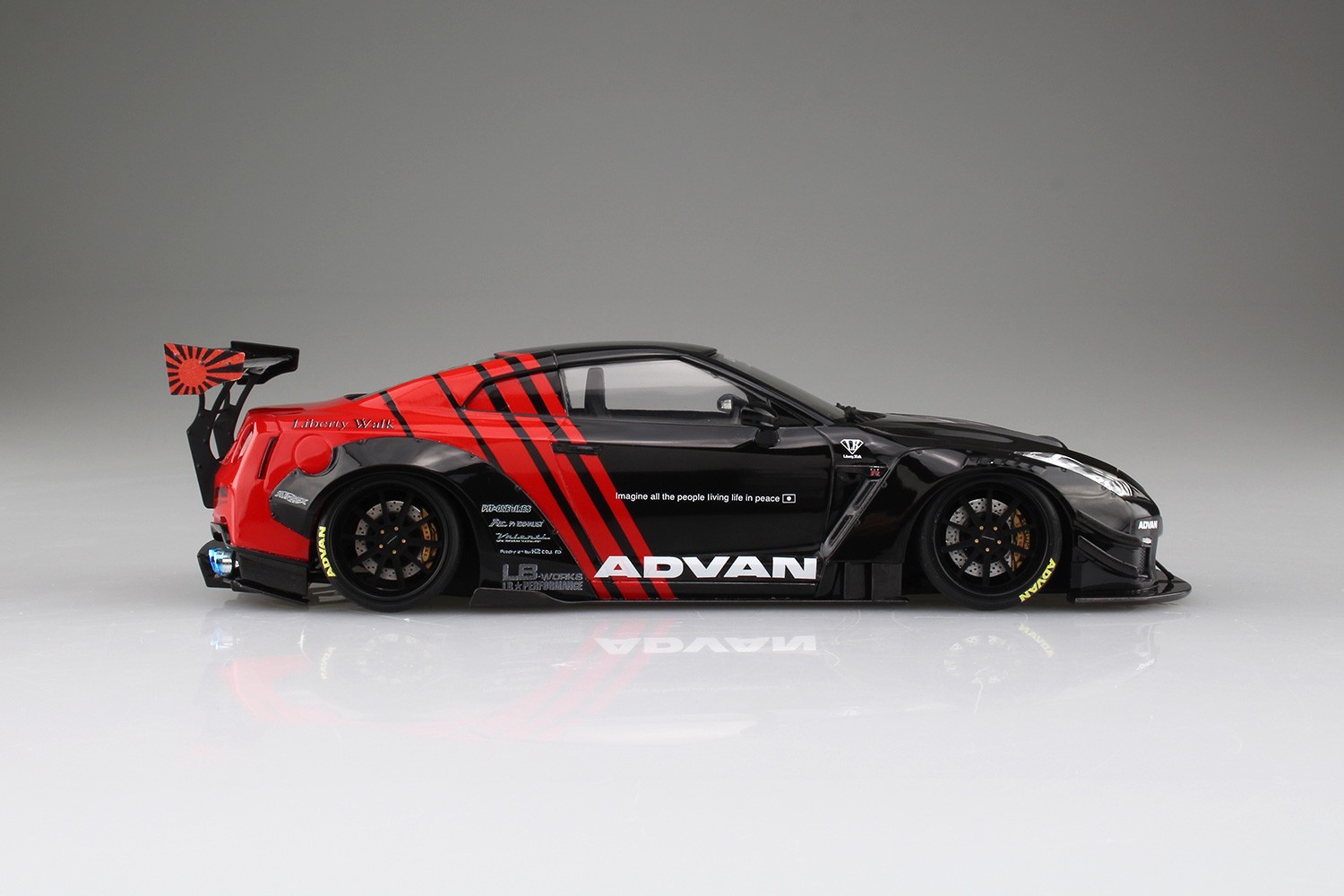 05592 Nissan GT-R R35 LB Works type 2 Ver.2 Aoshima